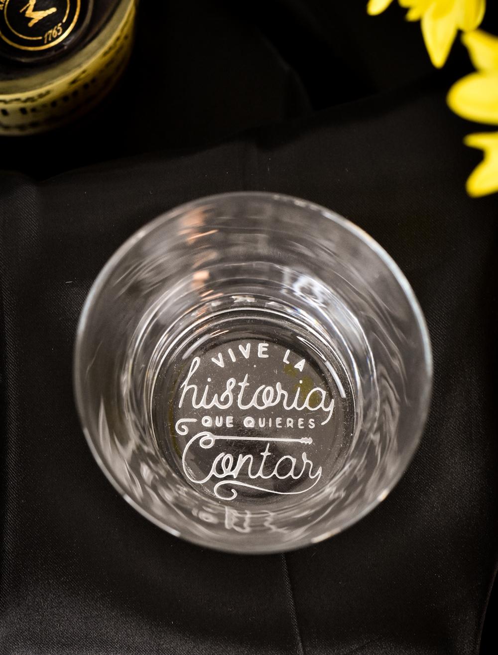 VASO GRABADO EN EL FONDO